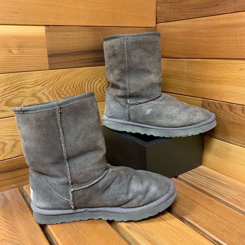 UGG Classic Short Sheepskin Brown Leather Boots - Picture 2 of 8